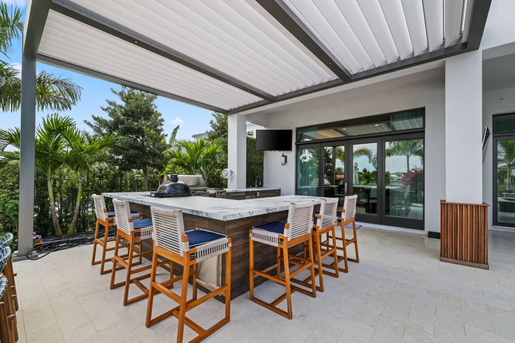 outdoor kitchen pergola r-blade attached to a house in backyard