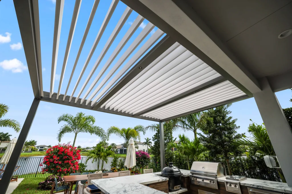 outdoor kitchen pergola r-blade attached to a house in backyard