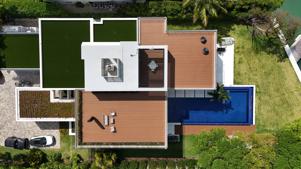 black r-blade inserted - deck - pool 34