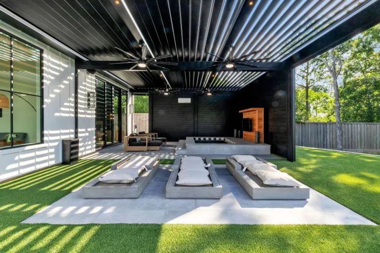 motorized pergola vs manual pergola