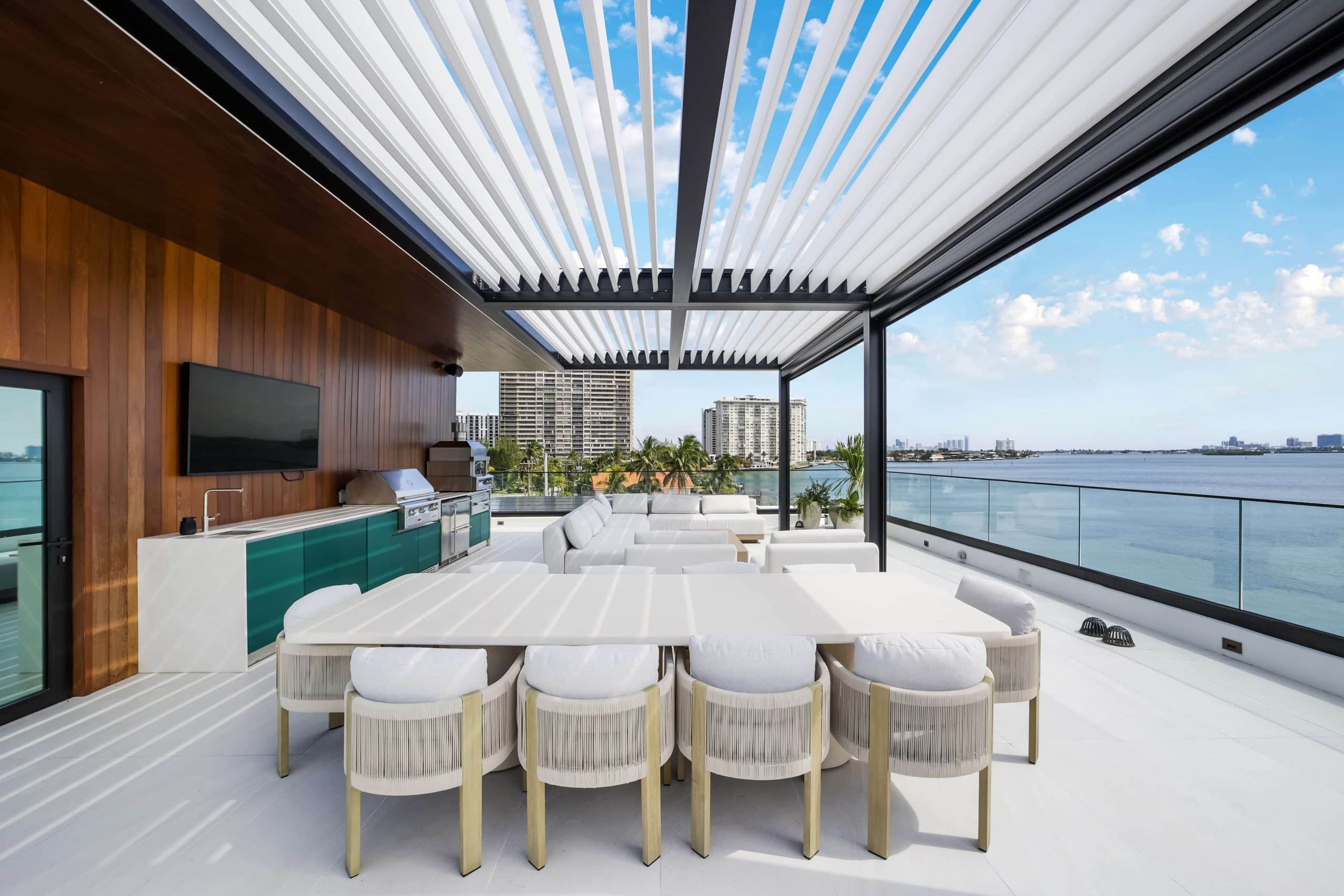 black r-blade - LED lights - screens - attached - deck 3