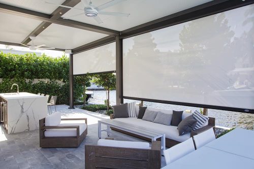 Premium insulated pergola roof with automated screen - Blakc and white design: Azenco Outdoor