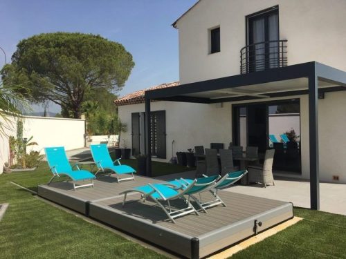 mobile pool cover - pool deck closed by Azenco