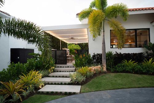 R-BLADE pergola with dimmable ligths for residential patios -Azenco Outdoor