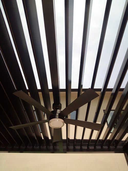 Louvers and Fan - Azenco pergola