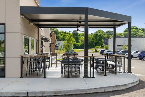 first watch restaurant terrace with aluminum pergola R-SHADE by Azenco