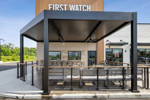 custom pergola R-SHADE with aluminum insulated roof for commercial space - First Watch restaurant.