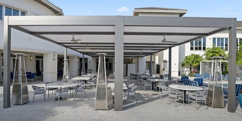 Country club's outdoor space covered with R-BLADE motorized pergola: Azenco Outdoor