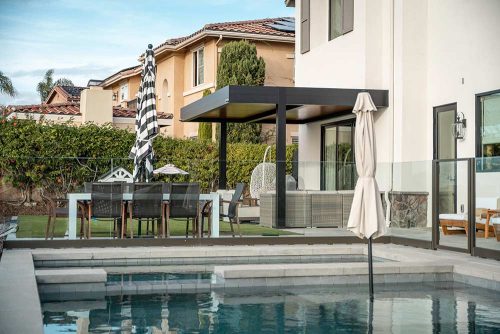 Attached to teh hosue cantivelered custom pegola design: R-SHADE by Azenco Outdoor