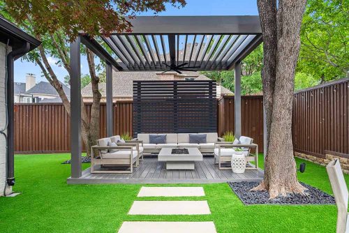 Standalone custom aluminum louvered pergola R-BLADE by Azenco