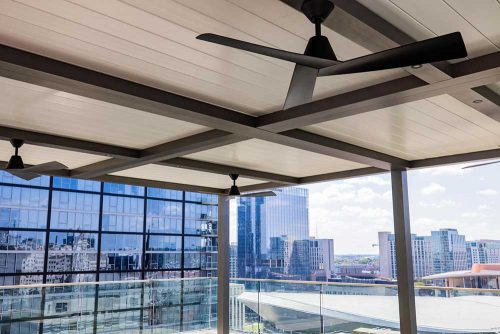 white and grey bronze commerical roof top terrace, details of the custom designed pergola R-BLADE, by Azenco