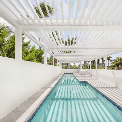 residential white louvered pergola with custom posts installation - R.BLADE pergola by Azenco