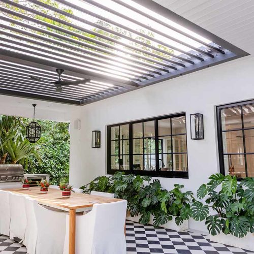 Residential motorized louvered roof covered patio - Custom pergola R-Blade by Azenco Outdoor