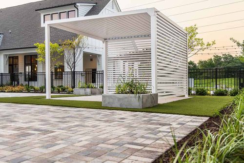 freestanding cabana with privacy wall and manual louvered system by Azenco