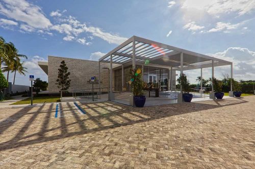 White R-BREEZE custom pergola with fixed louvers - Azenco Outdoor