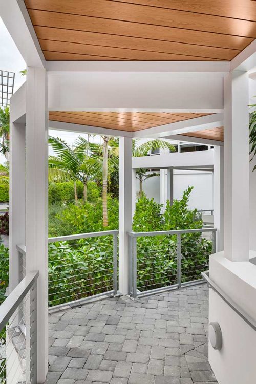 White frame and wood finish louvers - Hotel pathway - Azenco Outdoor
