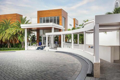 Hoel pergola pathway - Azenco Outdoor