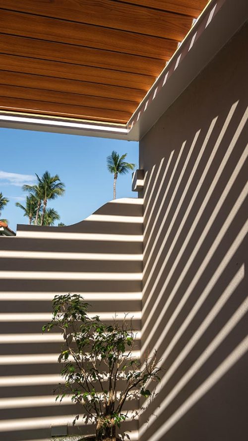 Louvered pergola shade: R-BLADE motorized louvered roof in Puerto Rico by Azenco Outdoor