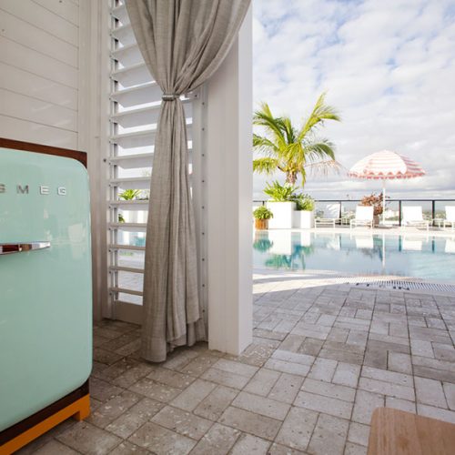 Elegant outdoor furniture - Rooftop pool decak at Arlo Hotel