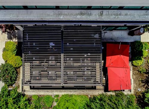 Pergola for a restaurant - Aerial view. New York, USA