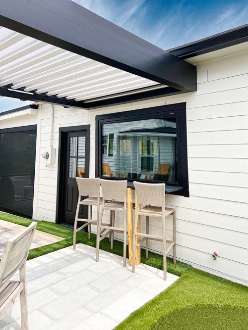 Wall mounted pergola roof by Azenco. Kentucky, USA