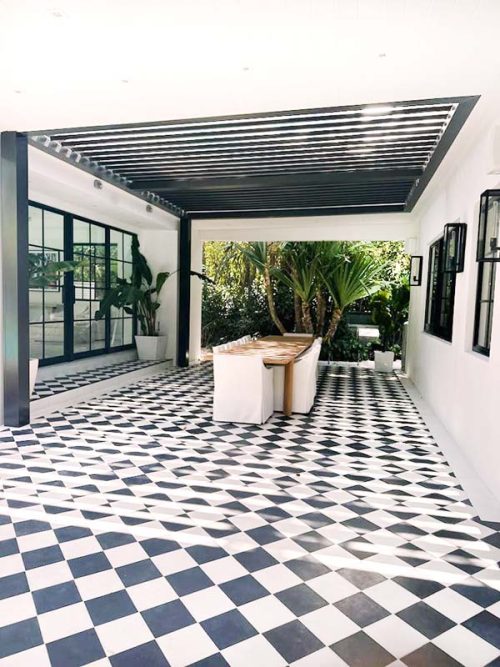 Black pergola roof by Azenco