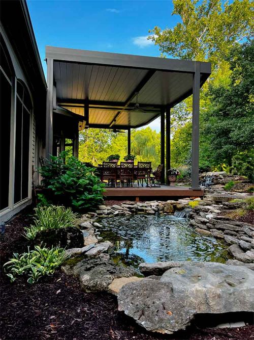 100% black powdercoated pergola in Kentucky, USA - Standard color by Azenco.