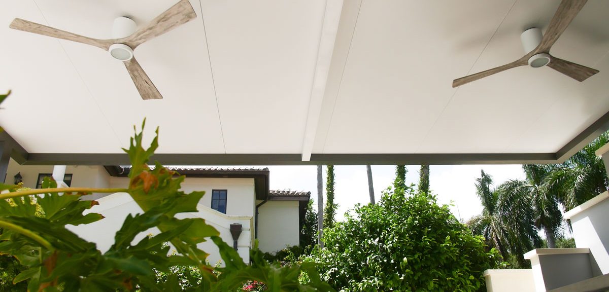 R-SHADE pergola with insulated sandwich panel roof - Azenco outdoor